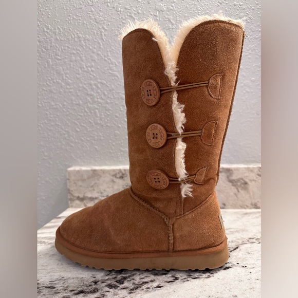 UGG BAILEY TRIPLE BOOTS, SIZE 7 - Picture 6 of 8